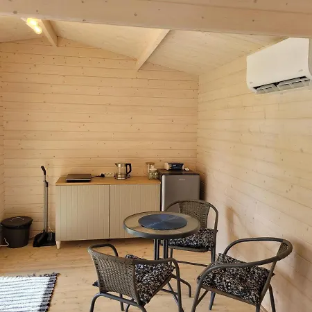 Veldemani Suvemajakesed *