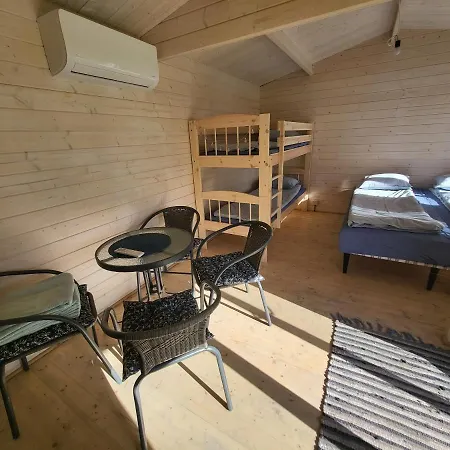 Veldemani Suvemajakesed Campingplads *