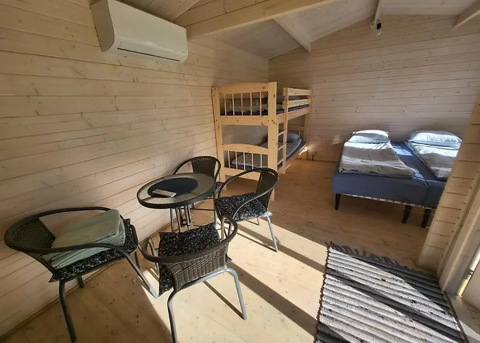 Veldemani Suvemajakesed Campsite *